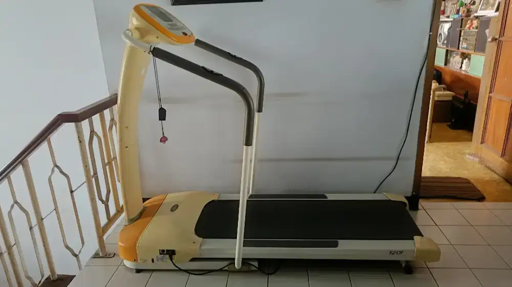 SECOND TREADMILL ELEKTRIK