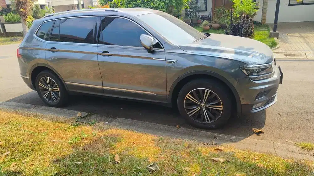 Dijual Volkswagen Tiguan Allspace 2020 Abu Metalik