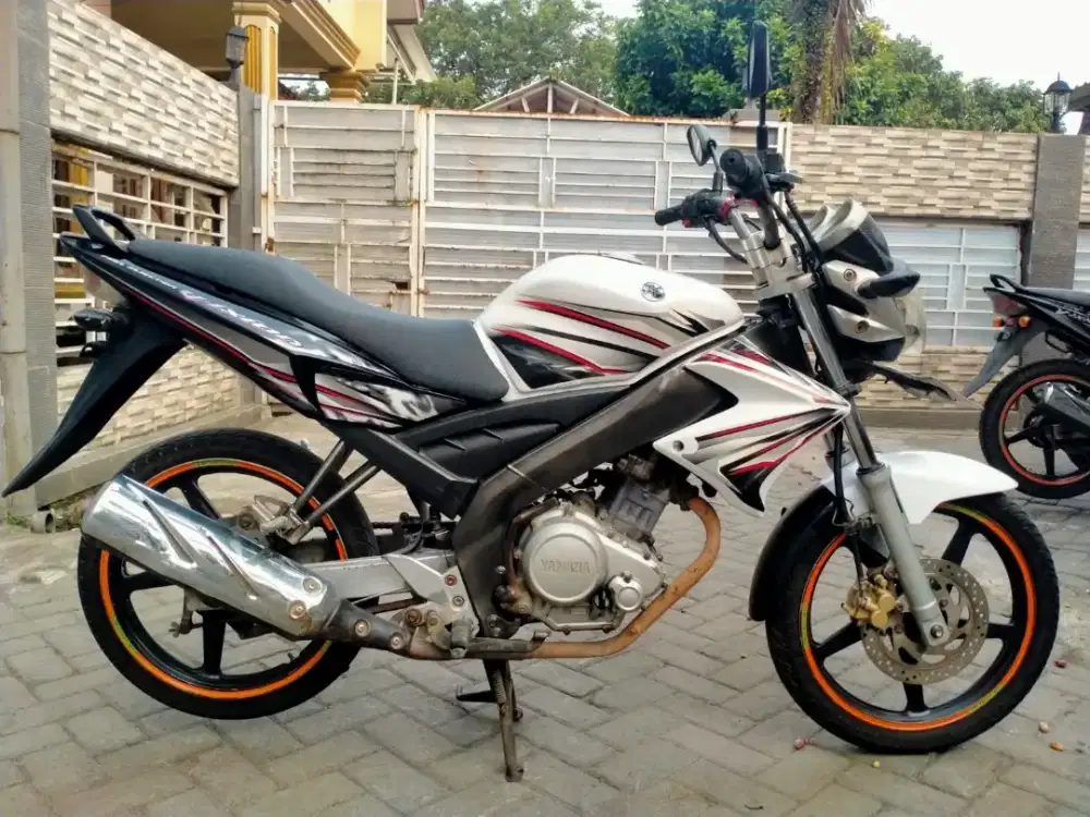 Yamaha Vixion lengkap motor sehat walafiat keterangan detail dibawah
