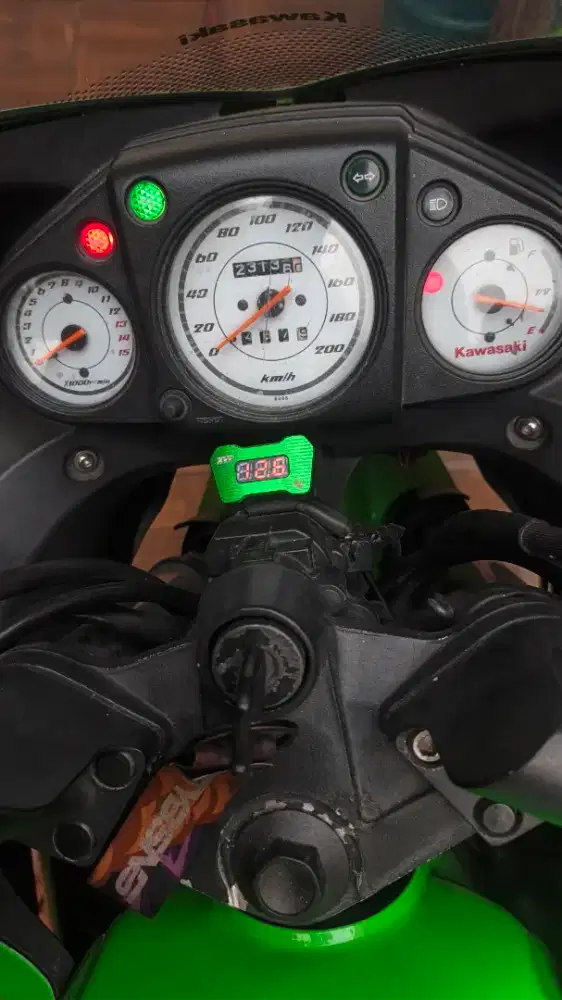 Kawasaki ninja thn 2011 dijual cepat