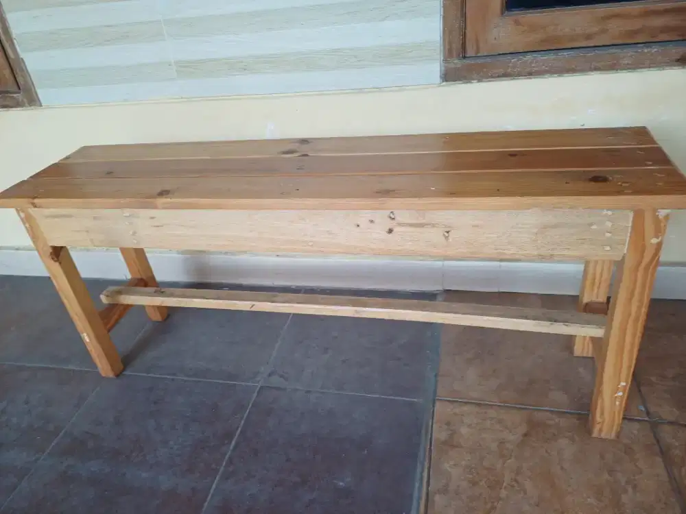 Kursi kayu panjang cafe
