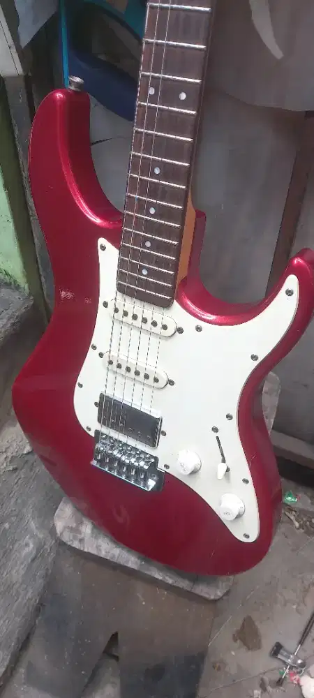 Yamaha Pacifica 012