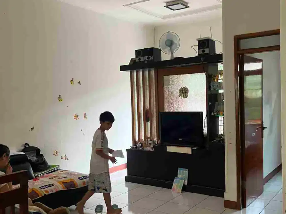 dijual rumah strategis Batu Mas