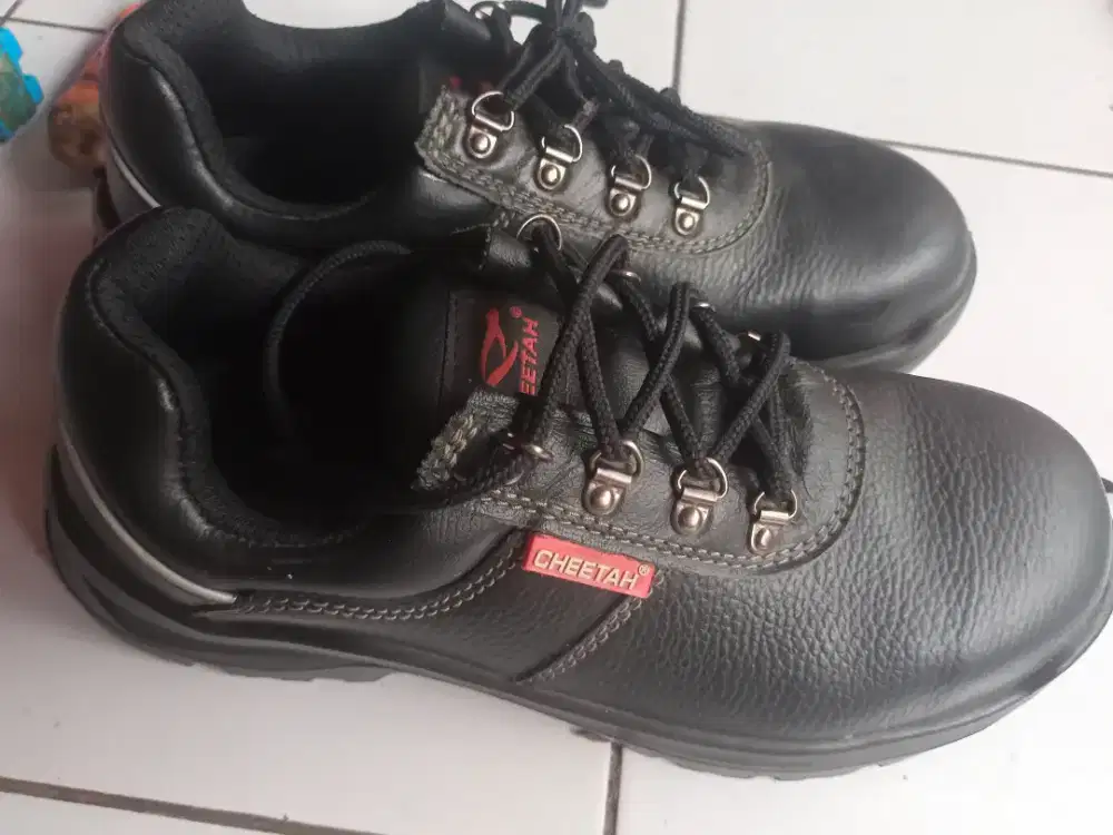 Sepatu cheetah nomer 7 baru 2 kali pakai
