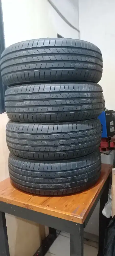 Ban like new 95% 195/55 R16 Atrezzo Elite 2 by Sailun