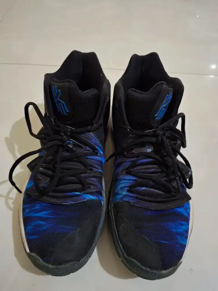 Sepatu basket Nike