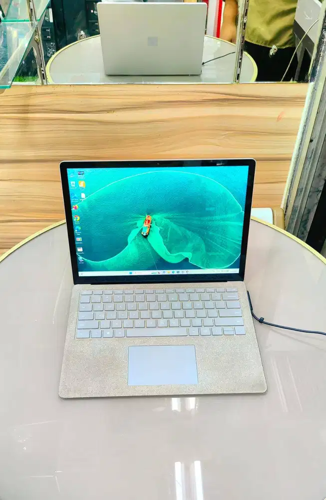 SURFACE LAPTOP 2 CORE i5-G8 RAM 8 SSD 128 *DC