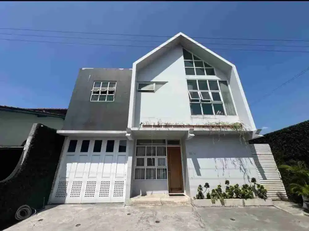 Rumah 2 Lantai Dengan Tanah Luas  Dalam Perumahan Di Jombor Sinduadi Mlati Dekat Jogja City Mall, Kampus UGM Dan Malioboro
