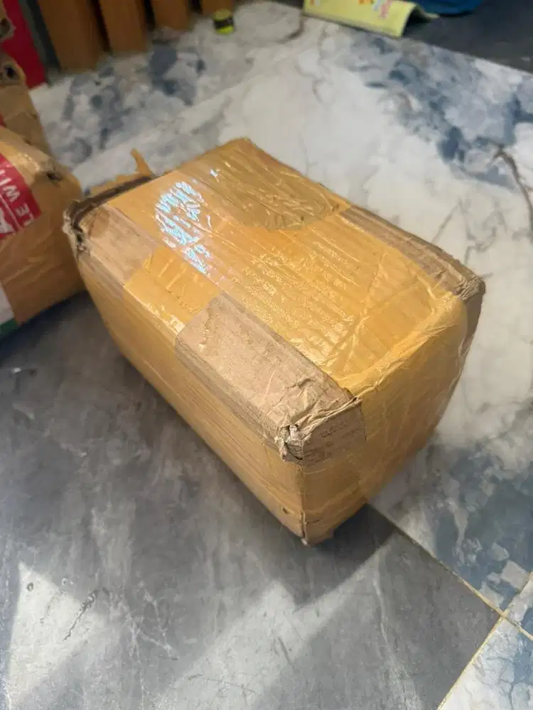 Karyawan utk packing dan hitung stock