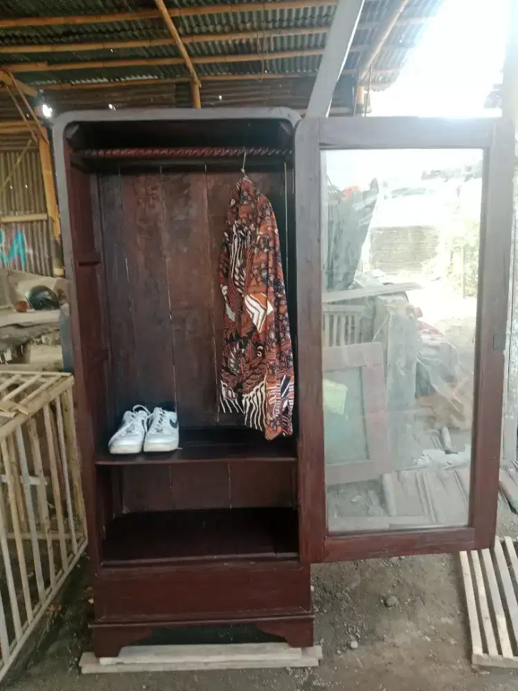 Lemari jati lawasan