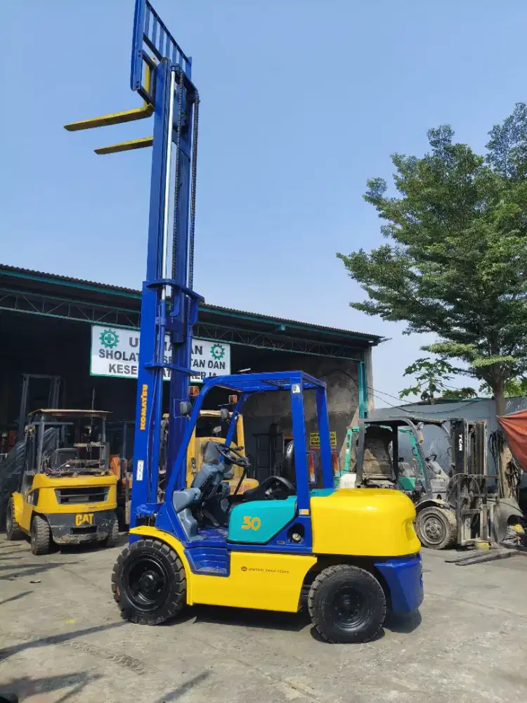 Forklift Komatsu 3 Ton,Manual,Tiang 5 Meter,Seri FD30-12,Tahun 2003