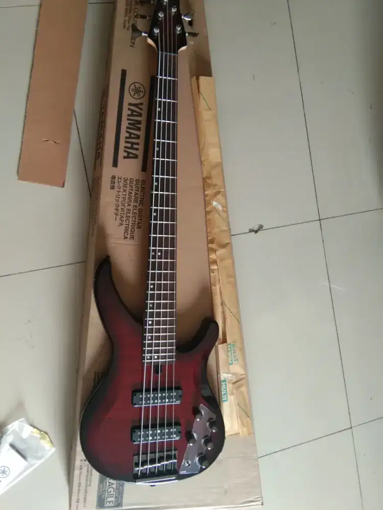 Gitar Elektrik Bass Yamaha TRBX605FM