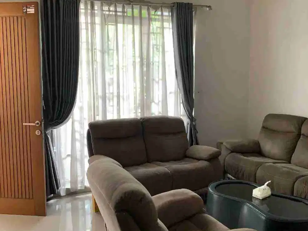 dijual rumah siap huni 2 lt Buah batu Square