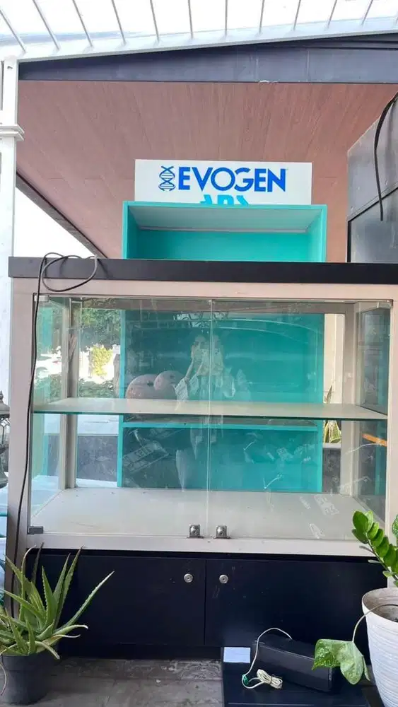 Dijual Etalase Kaca