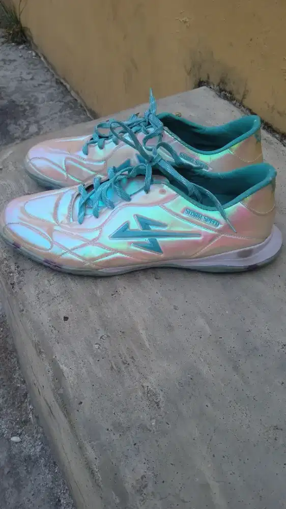 Sepatu futsal bekas