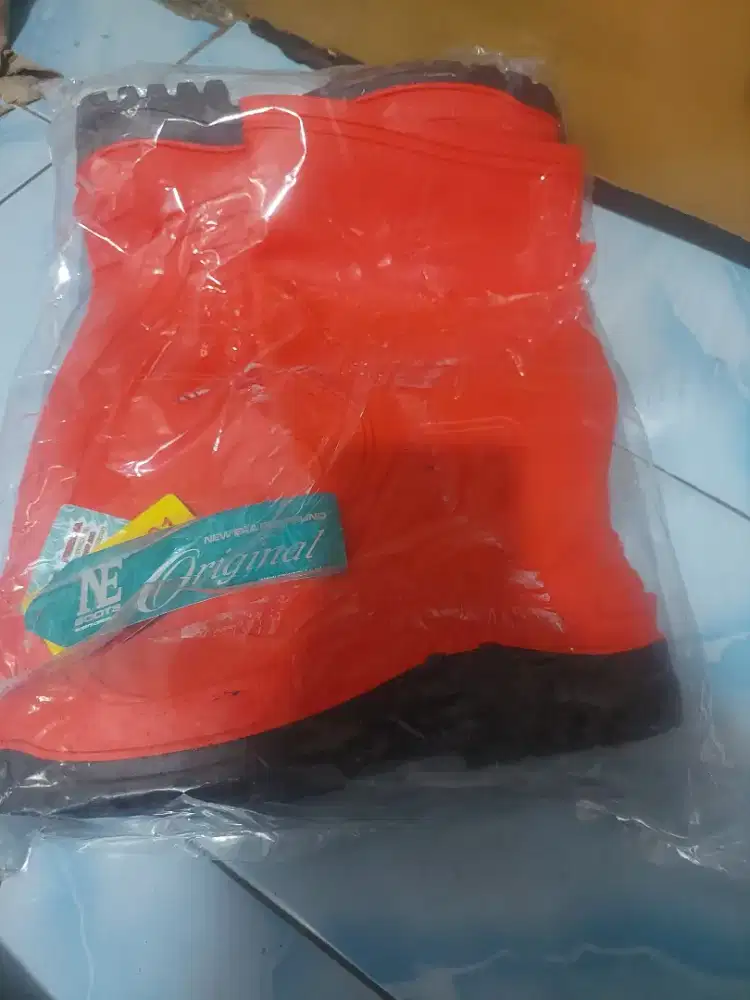 Sepatu boot New era
