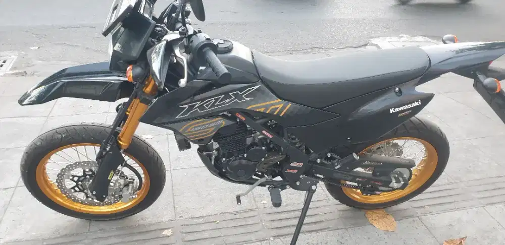 KM 1rb KLX Tracker th 2026 seperti baru  pjk 05-2027