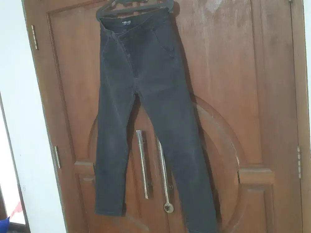 Celana merek Ugo Black. Size (34)