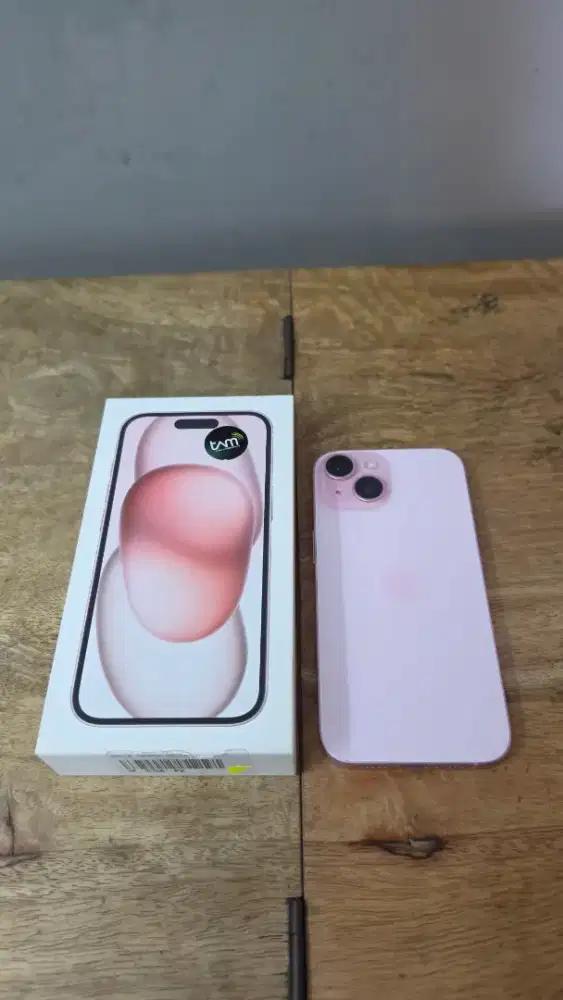 DIJUAL HP iPhone 15 256GB Pink
