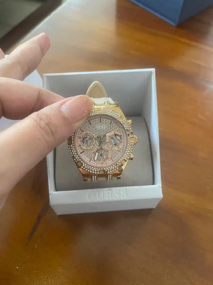 Jam Tangan Guess Wanita Pink