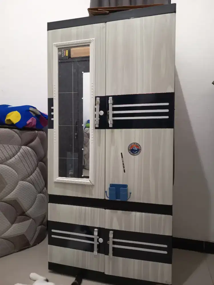 Lemari plastik ya