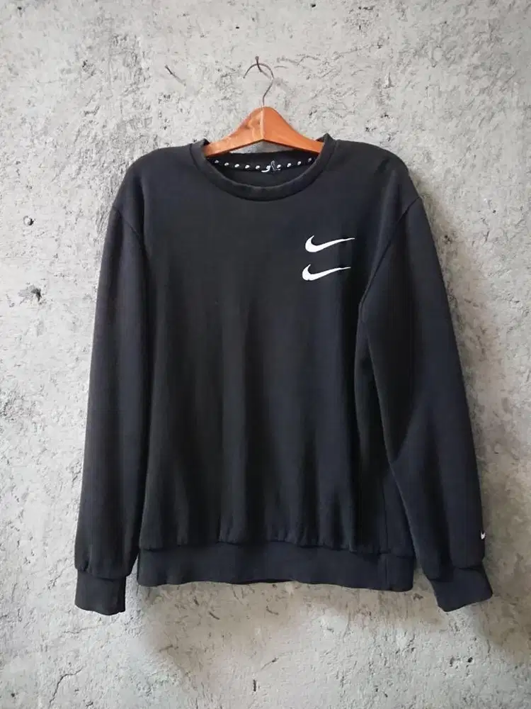 crewneck nike swosh