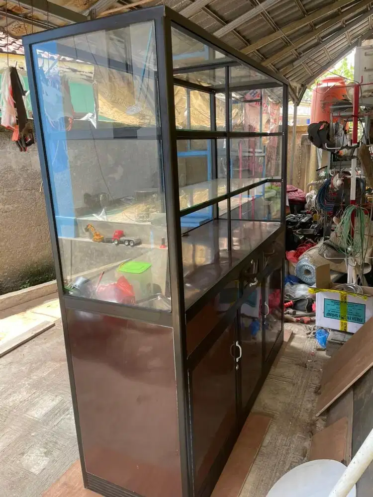 Dijual etalase kaca