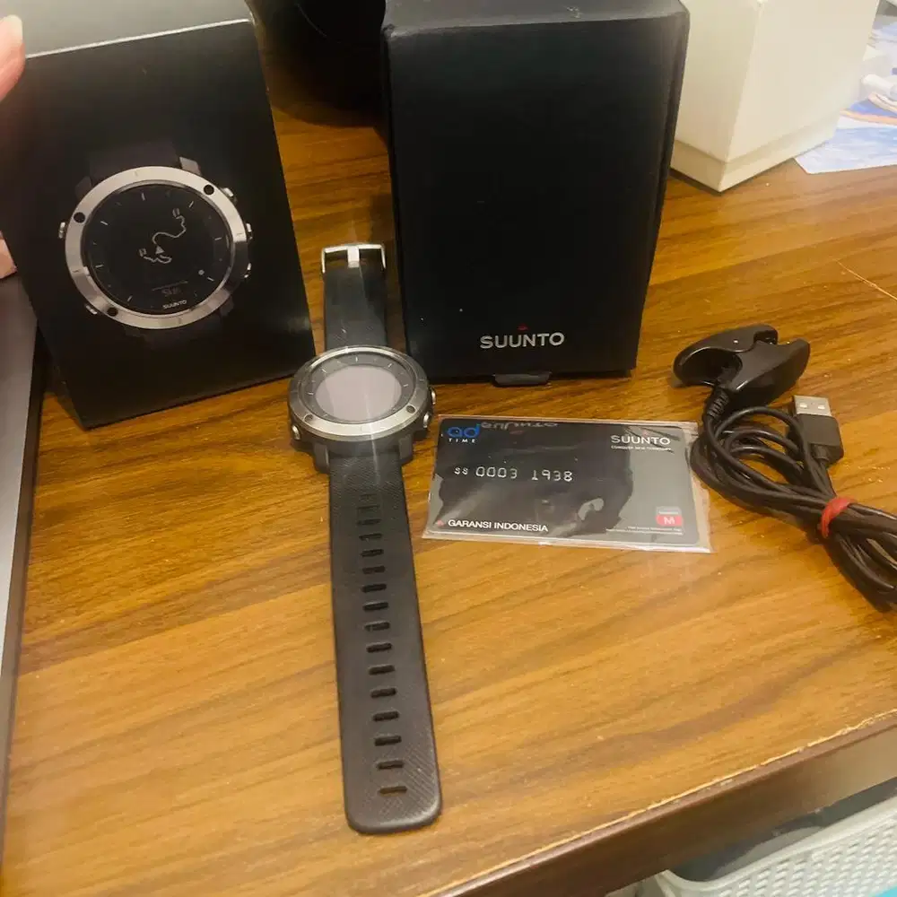 Suunto Traverse Jam Tangan Outdoor Smartwatch
