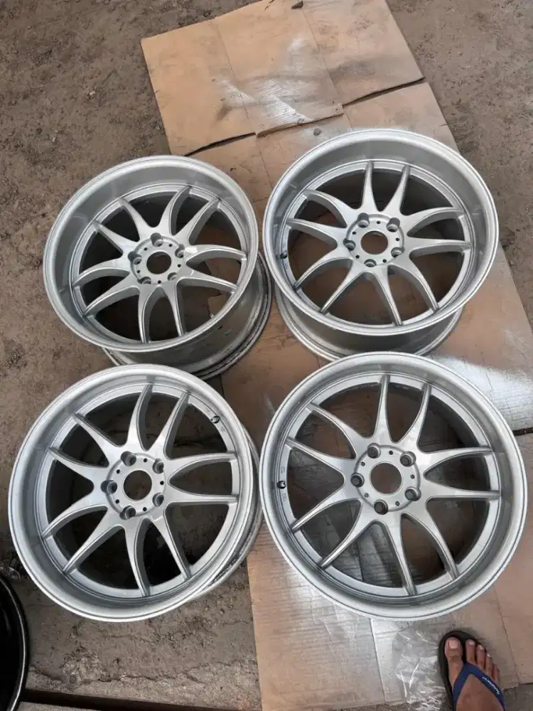 Work kiwami ring 18x8-9 pcd 5x112 ET 38-35 mercy Innova