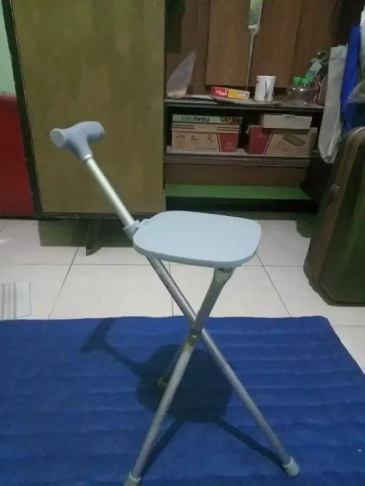 Dijual. Tongkat untuk bantu berjalan bs dipakai sbg kursi duduk
