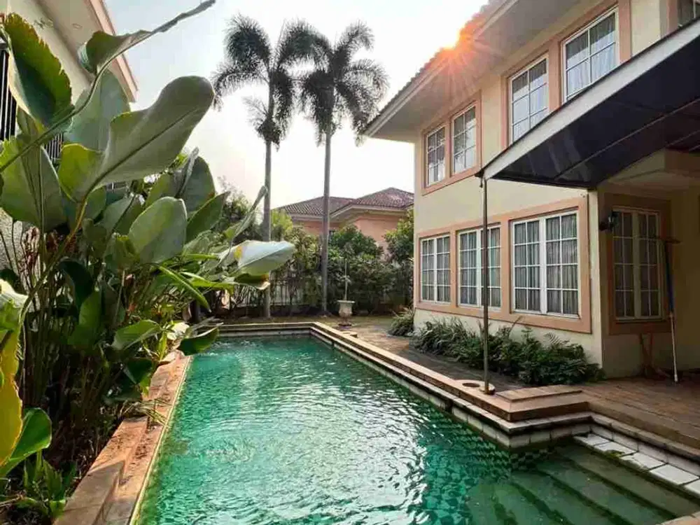 JUAL /SEWA Rumah Mewah dengan pool di Lippo Karawaci