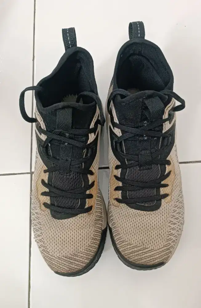 Sepatu basket TARMAK fast traxon sz. 42