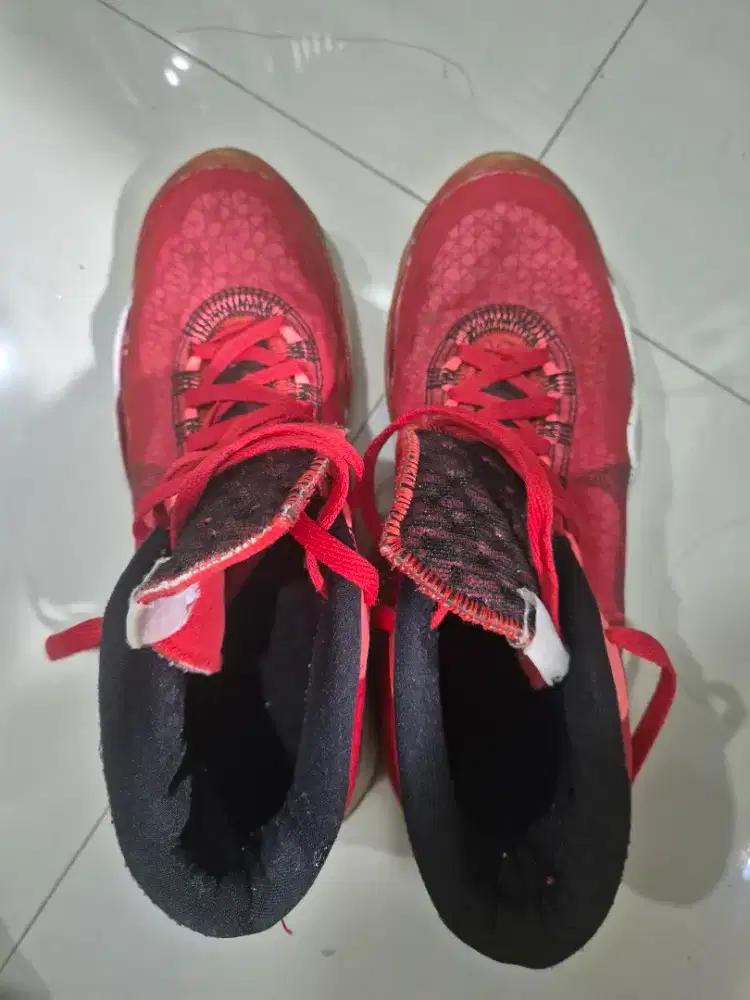 Sepatu basket nike zoom