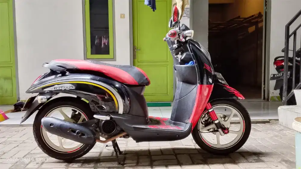 DIJUAL MOTOR HONDA SCOOPY HITAM 2012