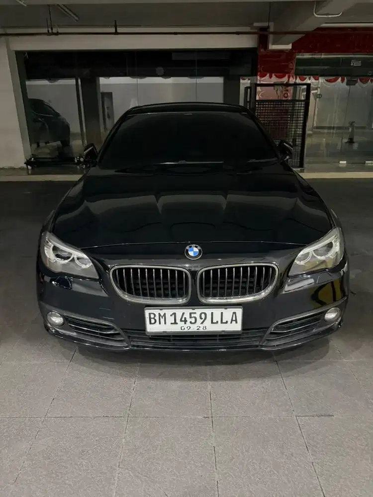 Bmw 528i warna hitam