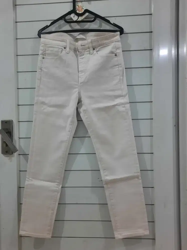 Celana Putih Uniqlo size 27 tebal
