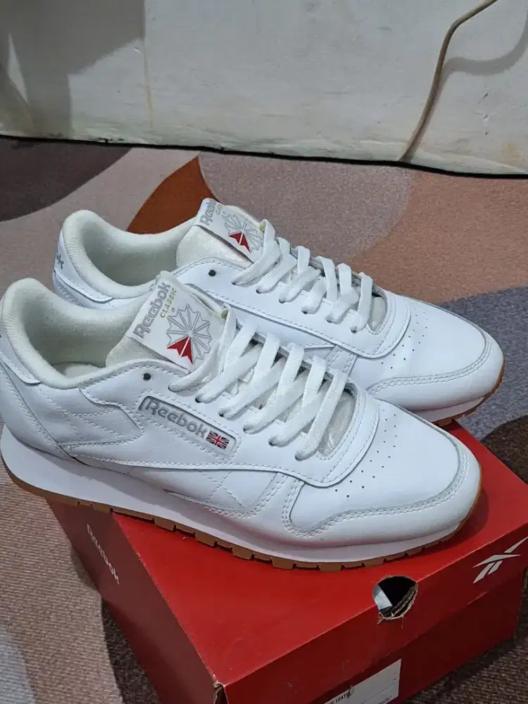 Sepatu Sneaker Reebok