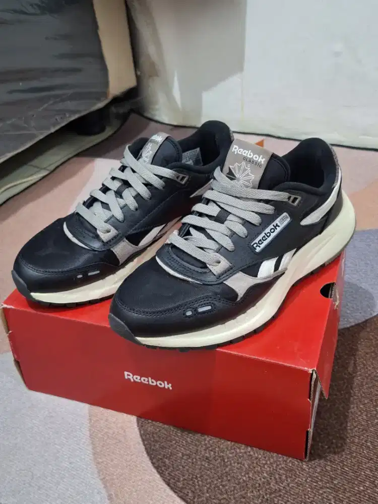 Sepatu Sneaker Reebok