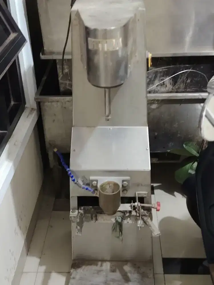 Mesin cetak bakso getra