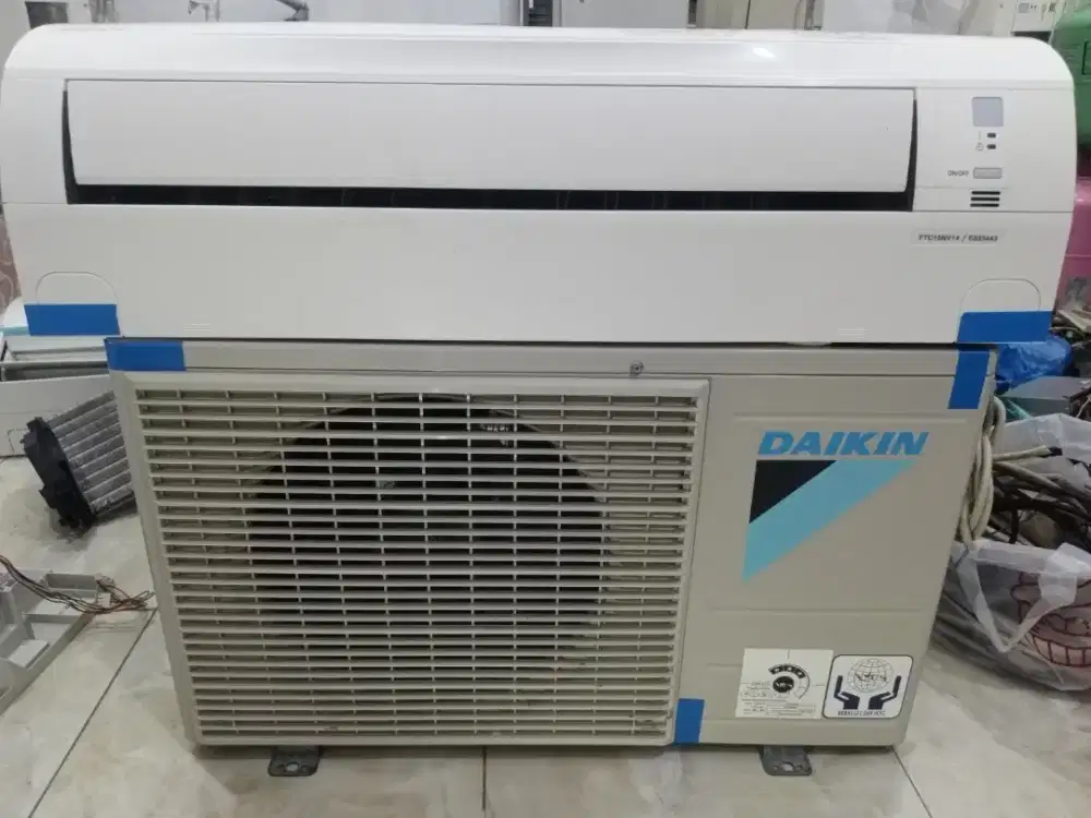 AC 1/2 pk daikin pembuatan tahun 2023