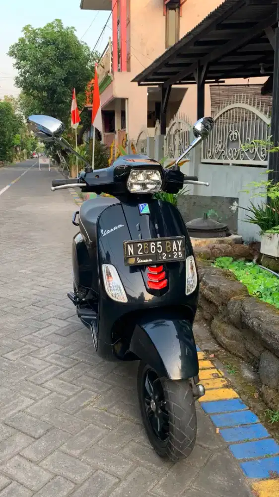VESPA S125 BLACK KM LOW