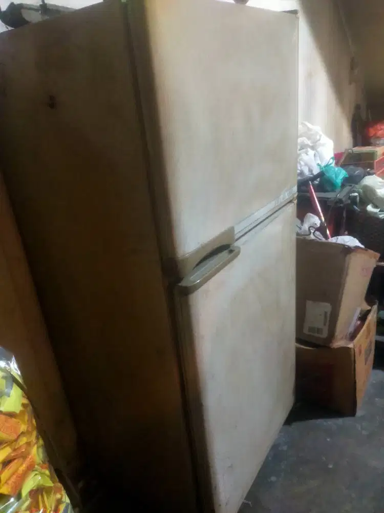 dijual kulkas dua pintu general