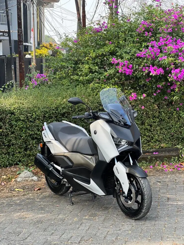 DI JUAL YAMAHA XMAX CONNECTED ABS 2024 WARNA GREY ABU ABU
