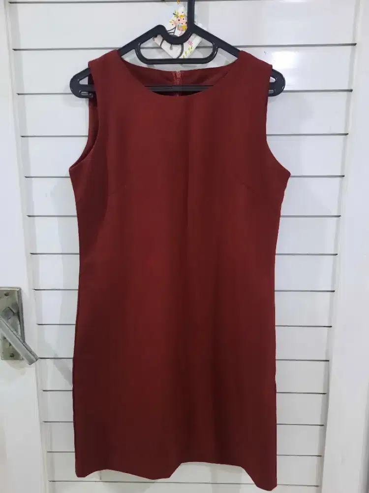 Sex dress merah maron tanpa lengan