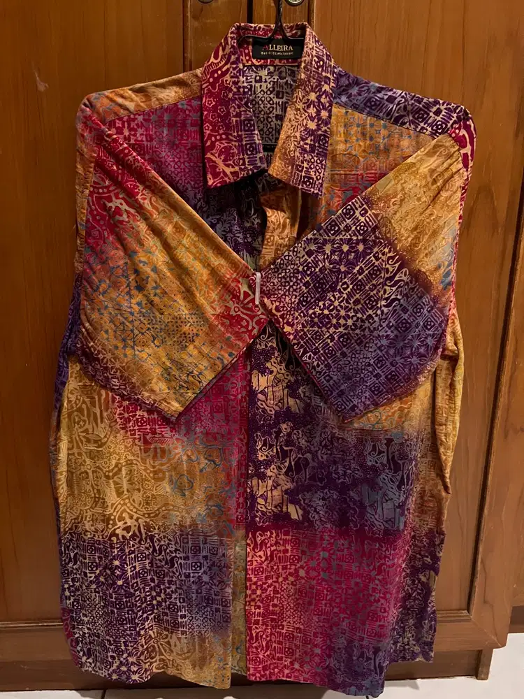 Batik Sutra Alleira Kemeja Lengan Pendek Pria Preloved