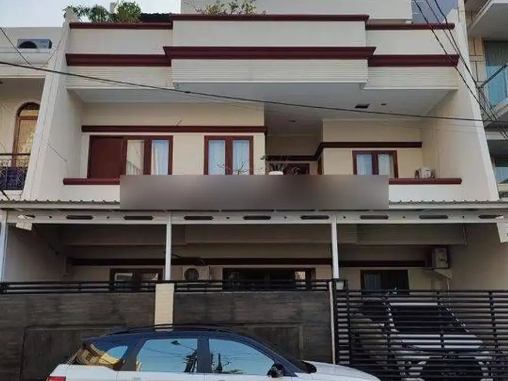 Dijual Rumah 3 lantai, 10x16, hdp selatan di Citra Garden 2