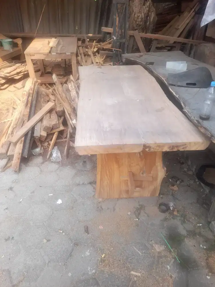 Meja antik bahan kayu jati