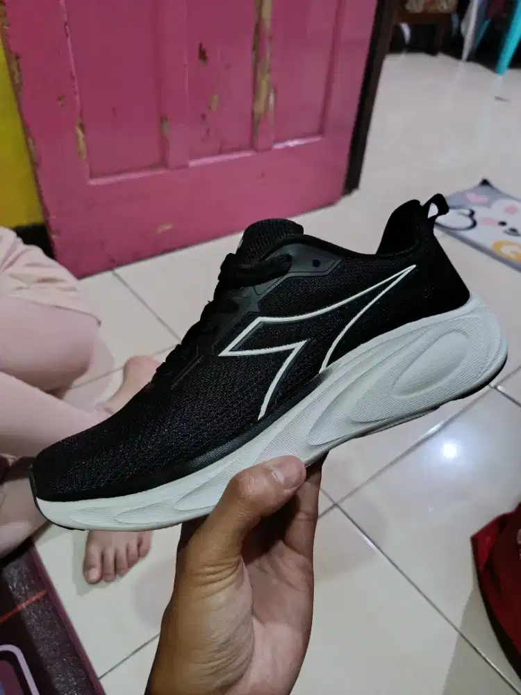 sepatu diadora sport station