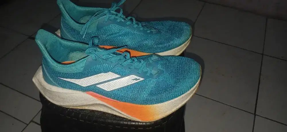 Sepatu MILLS & smartwatch xiaomi