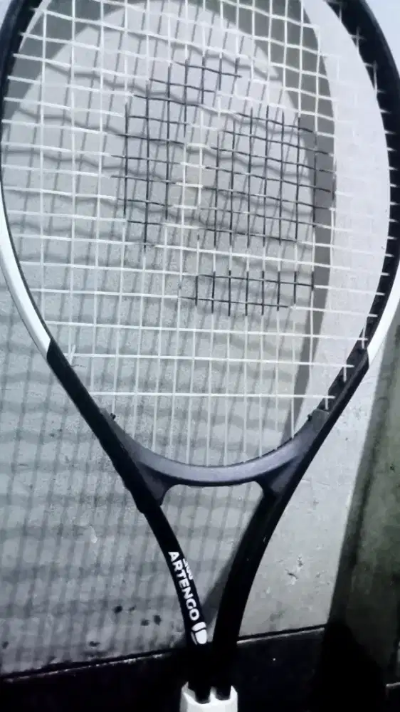 Raket tenis merk artengo
